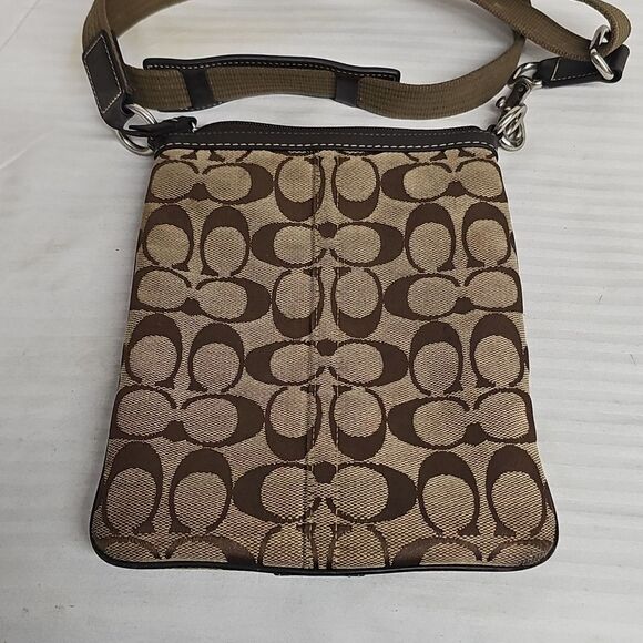 COACH SIGNATURE STRIPE SWINGPACK BFPM-06-053 - Picture 2 of 9